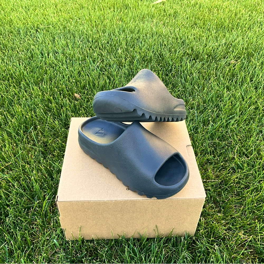 YEEZY Adidas Slides Slip-On Sandals Black Kids Size 1Y